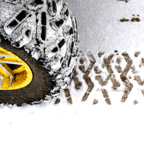 Snow tire tread